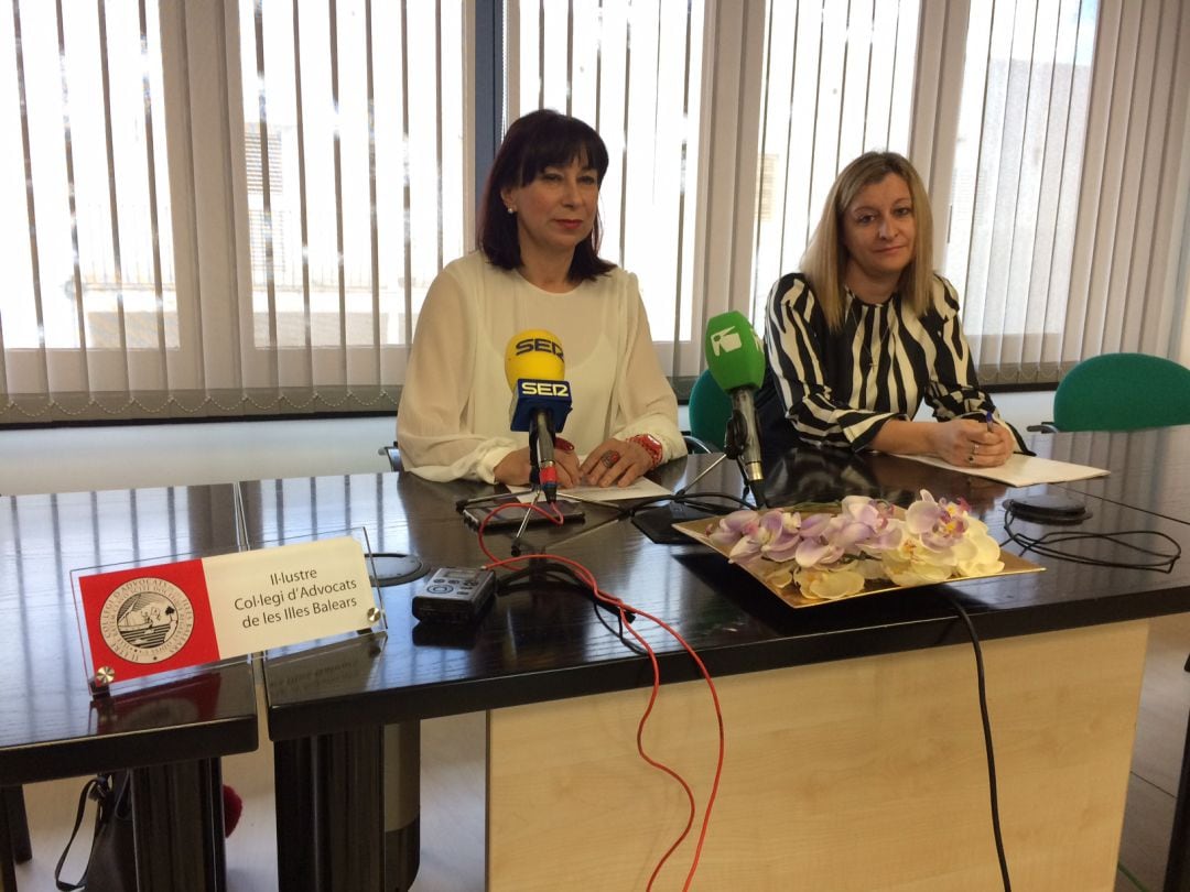 Eva María Cardona y Sonia Pardo, del Colegio de Abogados de Baleares en las Pitiusas