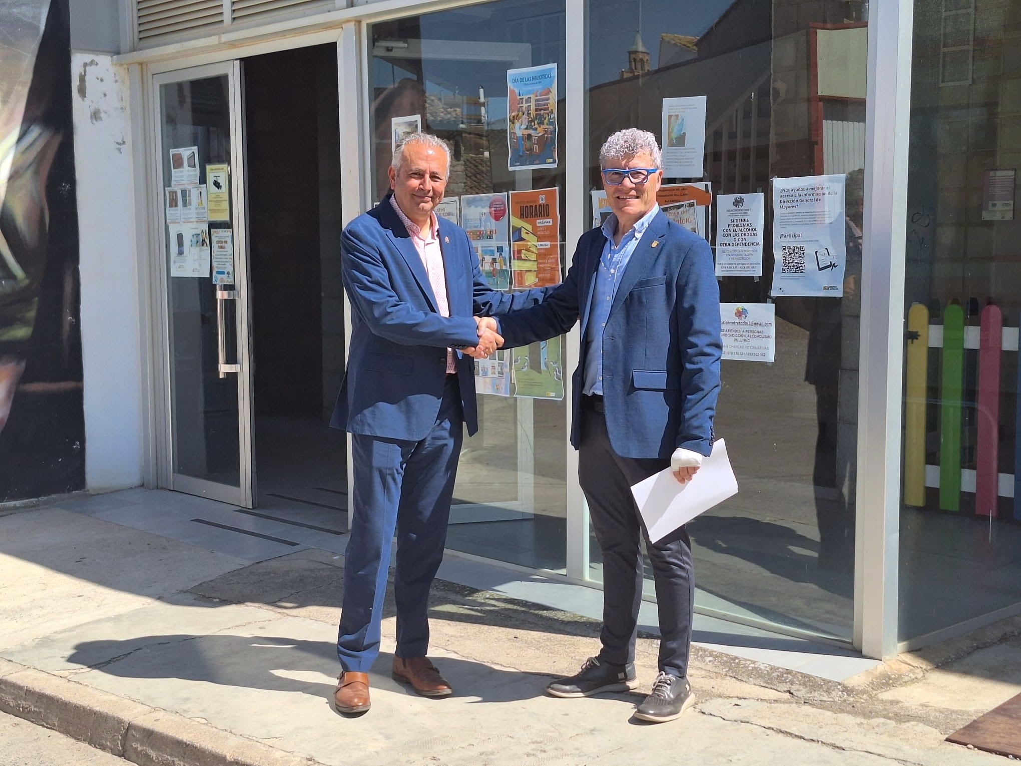 El subdelegado del Gobierno, Carlos Campo, con el alcalde de Alcampell, José Antonio Aurín