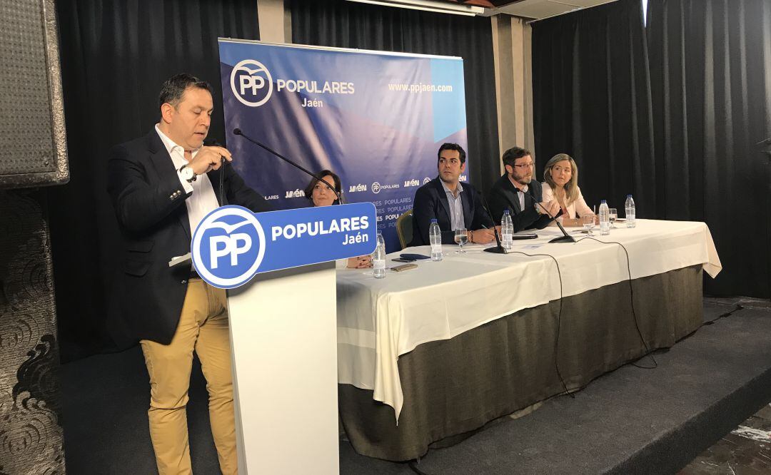 El secretario general del PP de Jaén, Francisco Palacios, durante una reunión del PP.