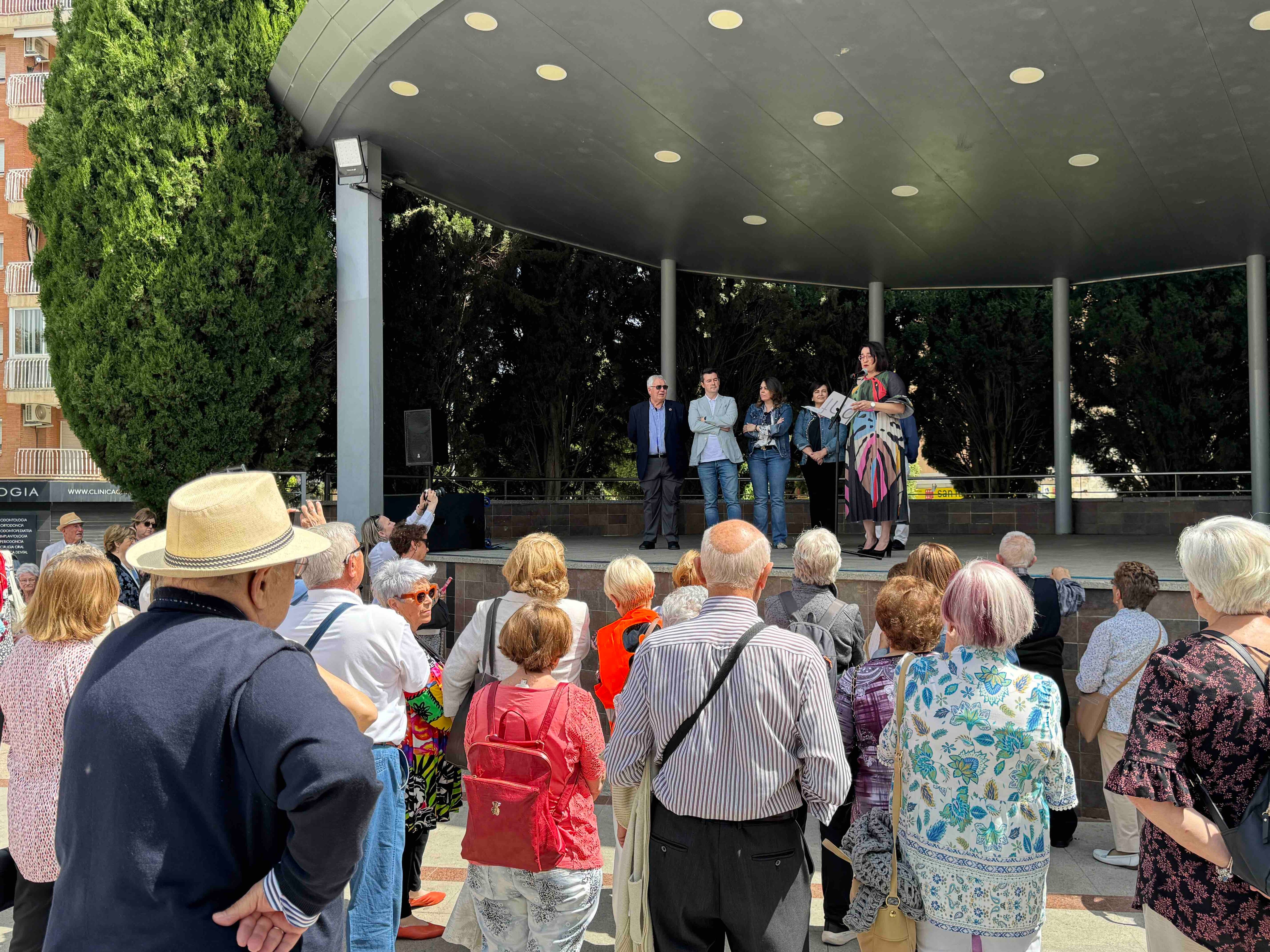 Recepción en la Plaza de España. Foto: Ayuntamiento de Binéfar