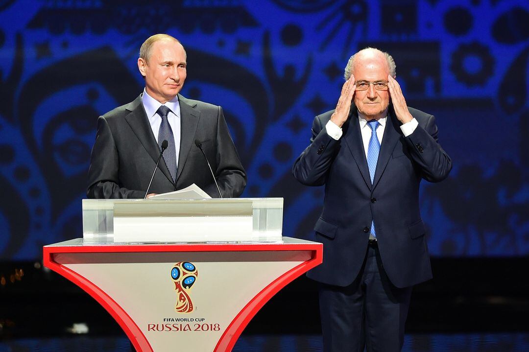 Vladimir Putin y Joseph Blatter, en el sorteo del Mundial de Rusia 2018.