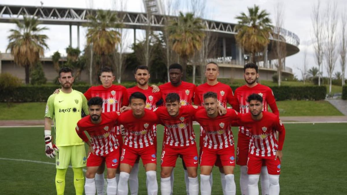El Almería B se pone primero
