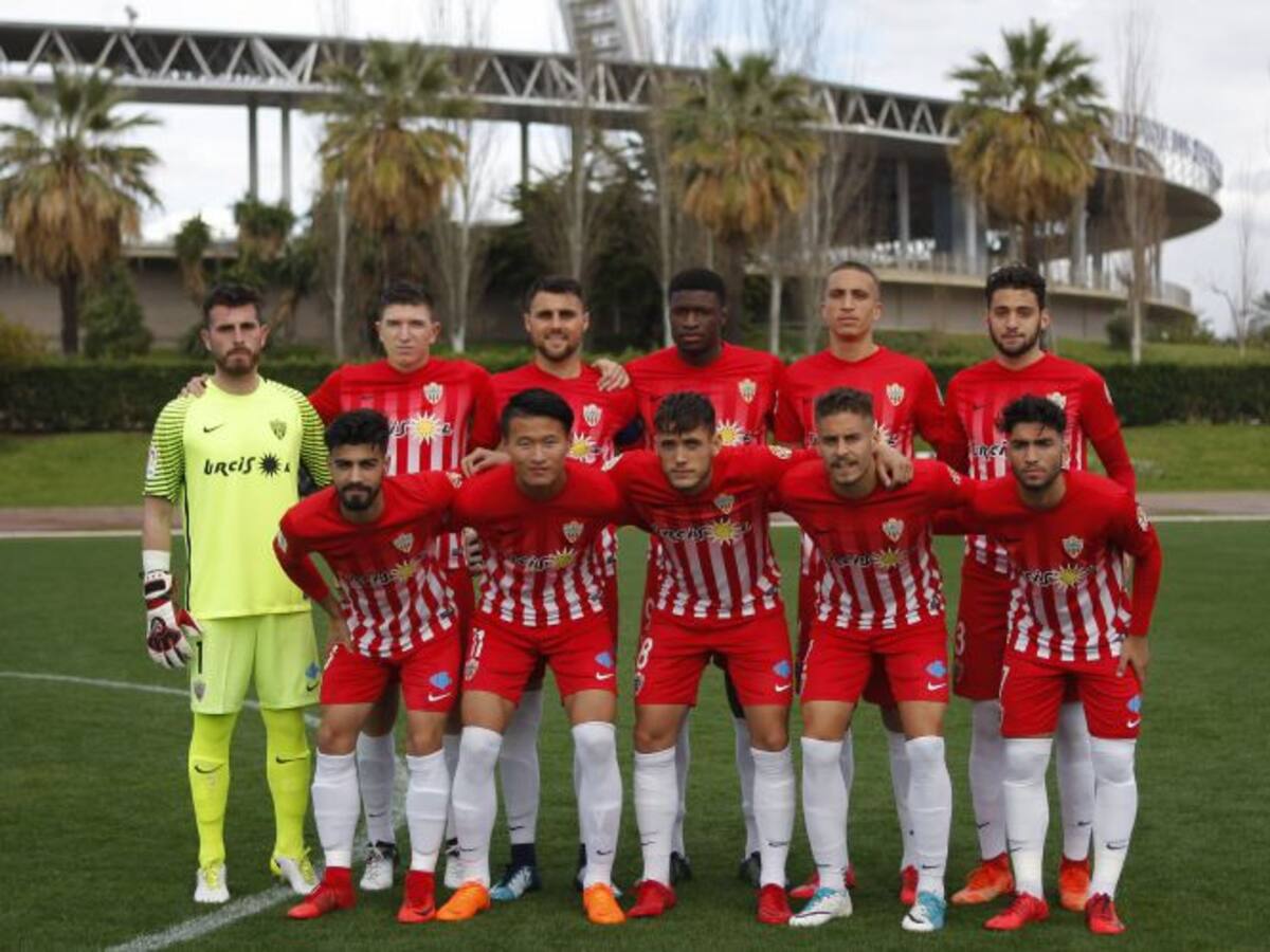 El Almería B se pone primero