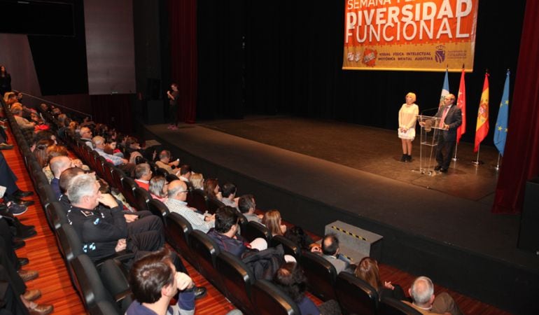 El alcalde fuenlabreño anuncia el nuevo Plan de Diversidad Funcional en la Semana dedicada a este colectivo en la ciudad.