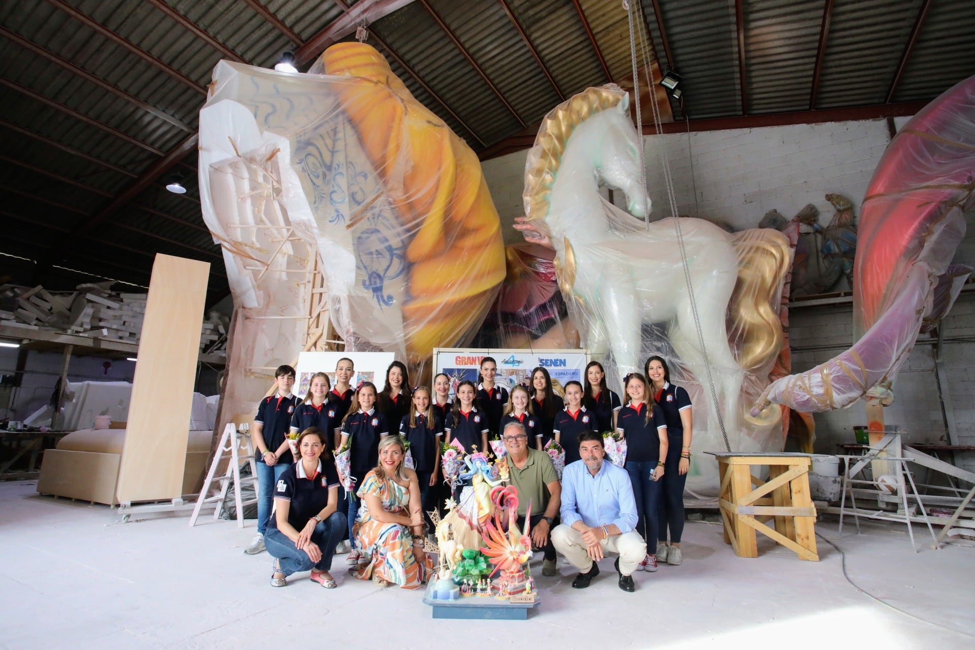 Se ultiman las piezas de &quot;Geoda&quot;, la Hoguera Oficial de Alicante, en el taller del artista Pedro Espadero