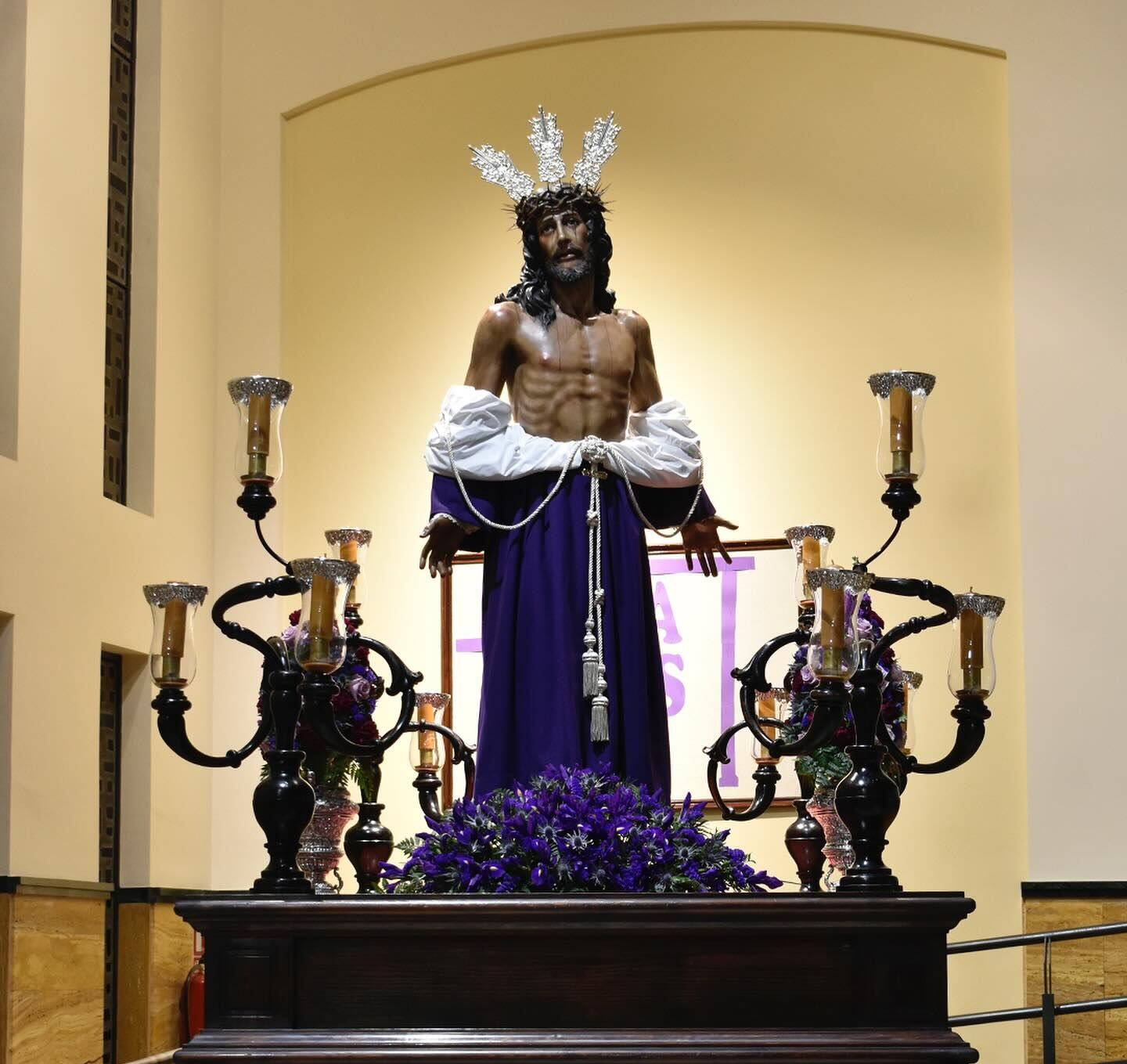 Cristo despojado de sus vestiduras, de la Hermandad de la Amargura, listo para el Vía Crucis extraordinario.