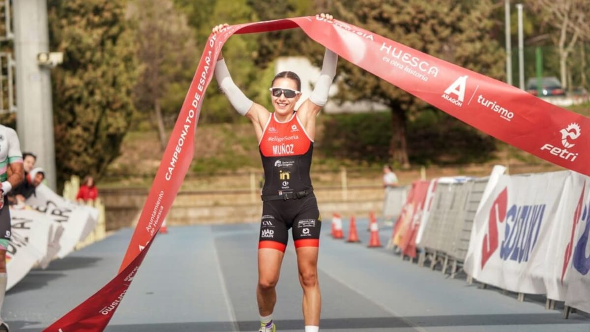 Marina Muñoz (Deporama Triatlón Soriano).- Brilla con luz propia el Deporama Triatlón Soriano en Huesca: Oro para Marina Muñoz y plata para Alfonso Izquierdo