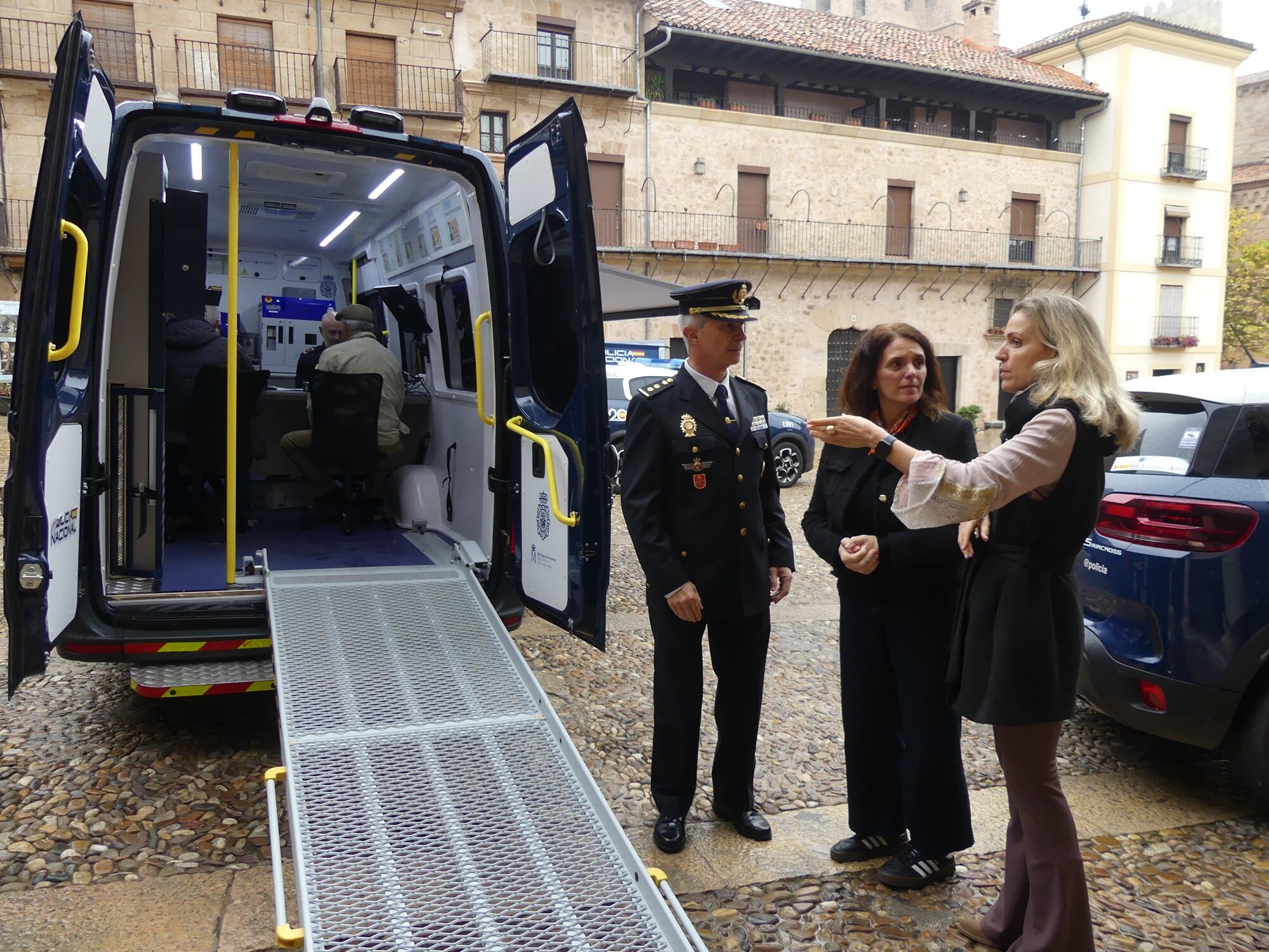 Vehículo VIDOC de la Policía Nacional