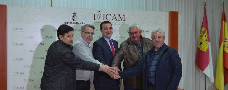 El consejero Martínez Arroyo con representantes de las organizaciones agrarias