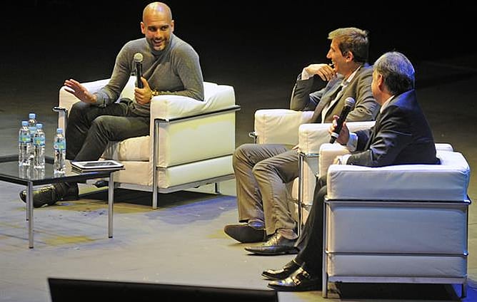 Los dos últimos técnicos del F.C. Barcelona conversan sobre el Mundial en un coloquio que se ha celebrado en Buenos Aires (Argentina).