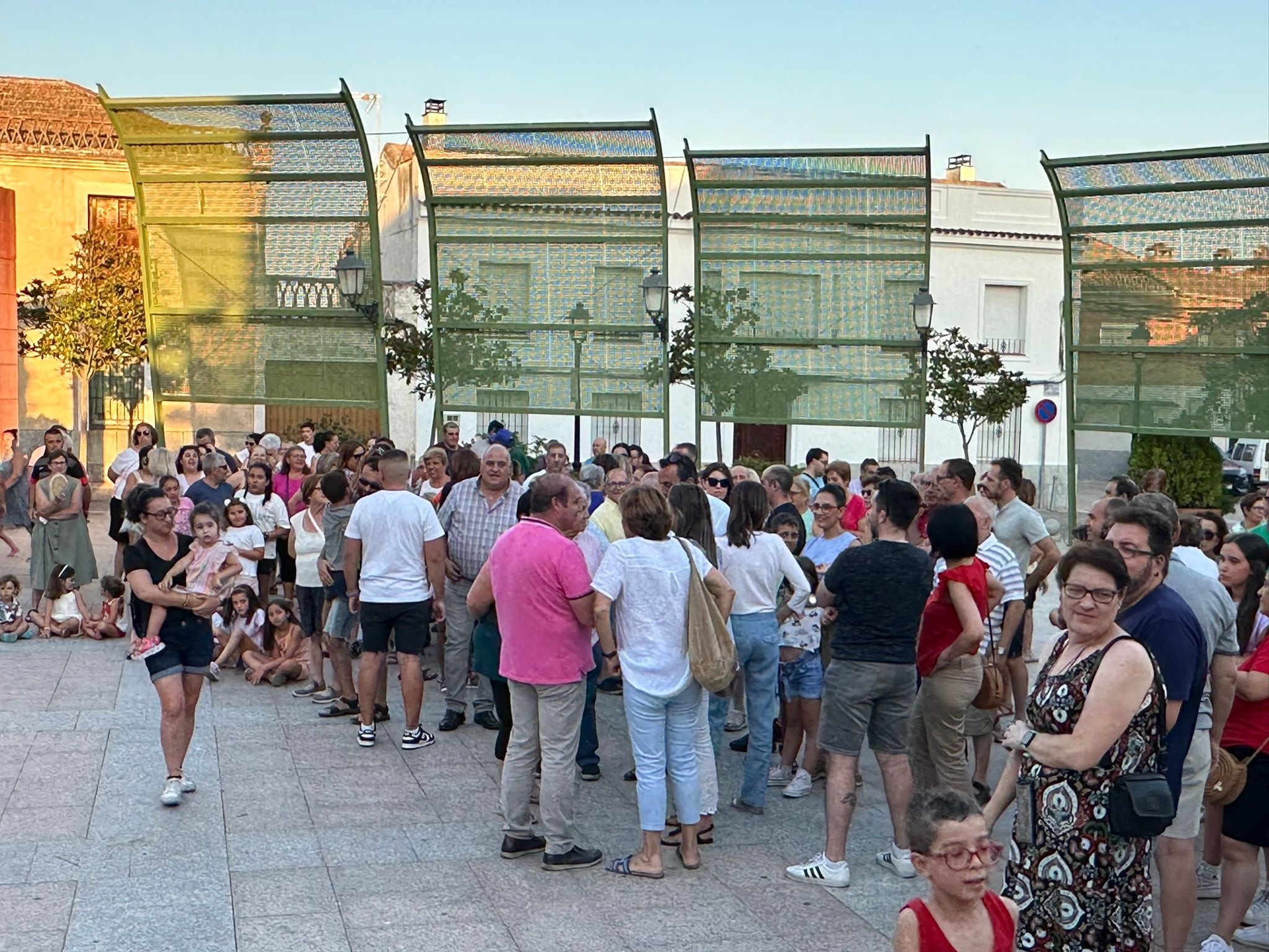 Manifestación vecinal de los vecinos de Gamonal, EATIM de Talavera de la Reina, para mostrar el rechazo a la reapertura del hotel Jake (Foto de archivo)