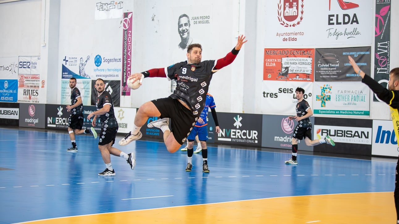 El Bm. Elda - C.E.E. confía en regresar de Mislata con una victoria