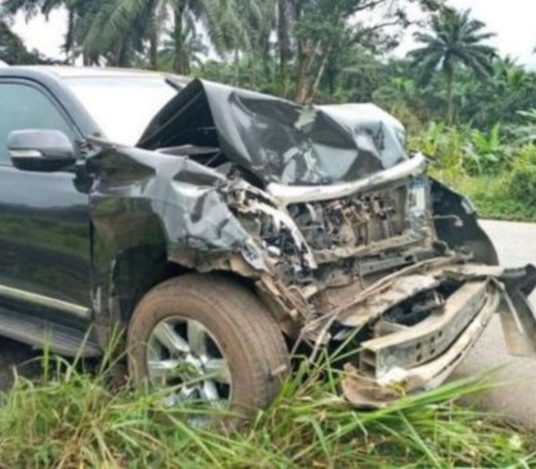 Así quedó el coche en el que viajaba Samuel Eto&#039;o. 