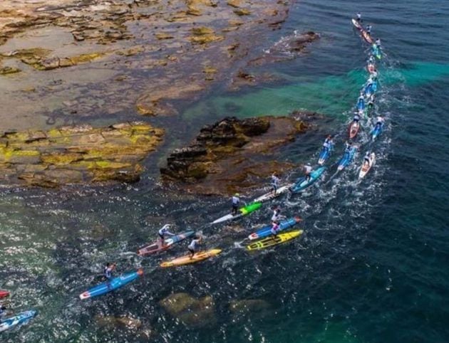 Riders de la primera edición de esta competición de paddle sup