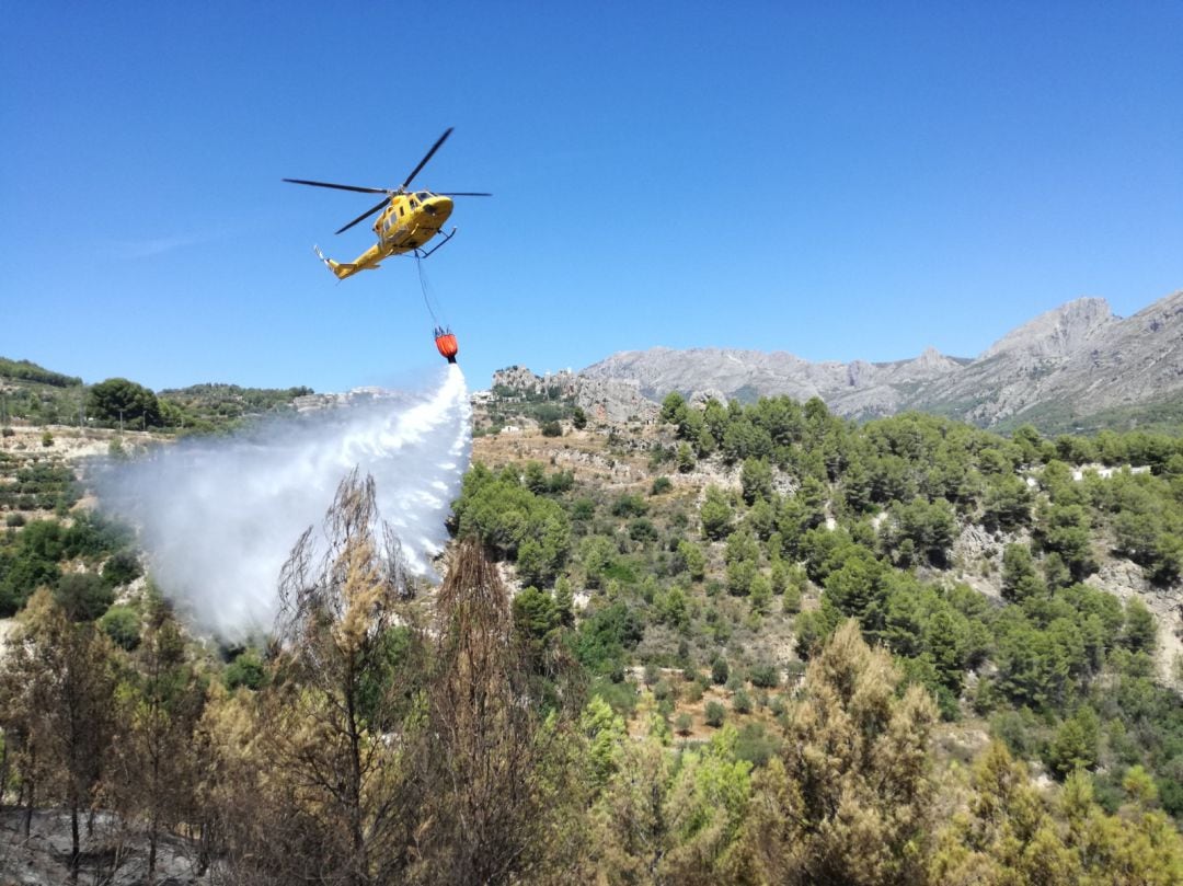 Imagen de archivo de la extinción de un incendio