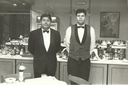 Borja con su hijo Aurelio en el Hotel Castillos