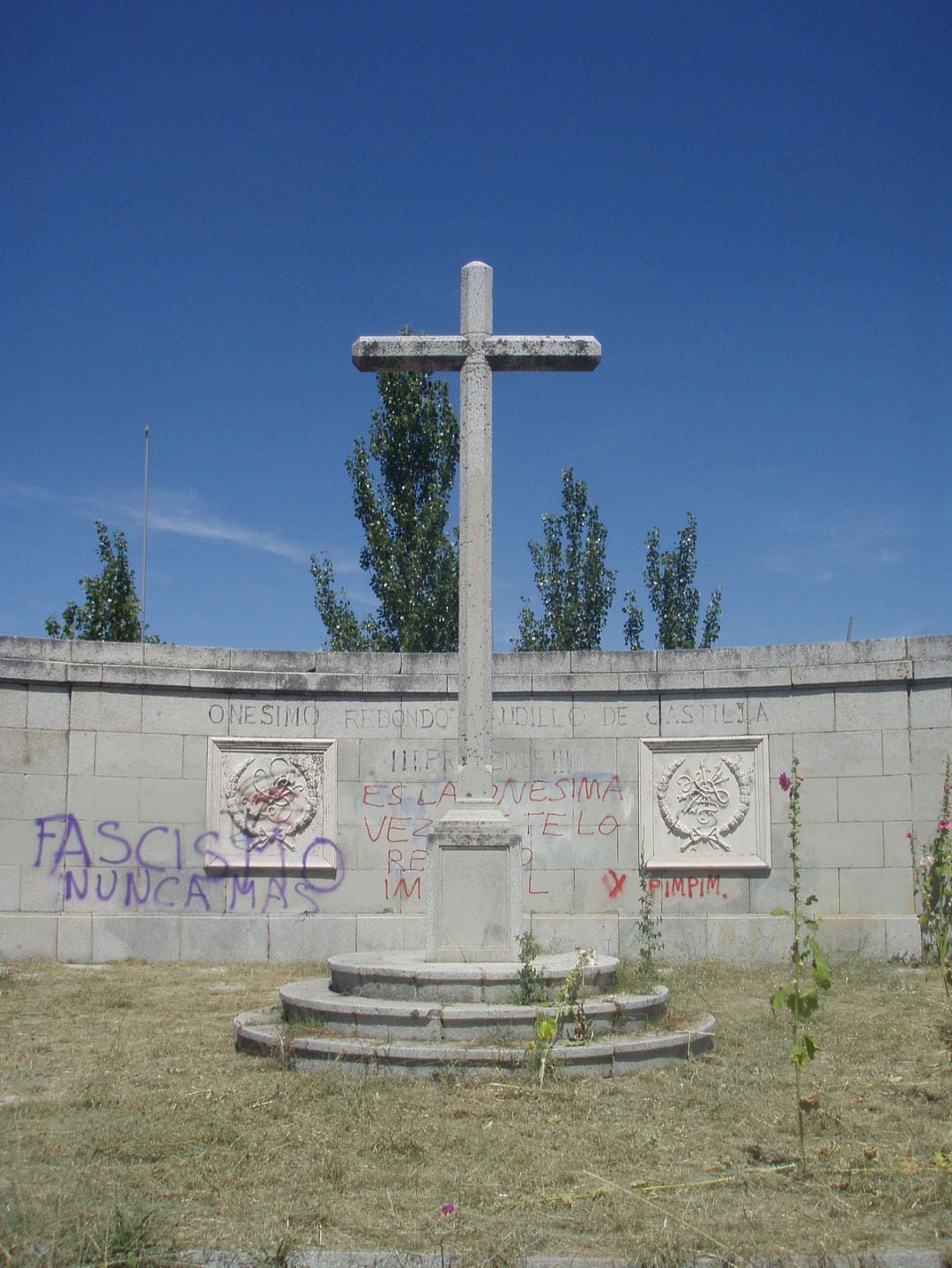 Monumento a Onésimo Redondo en Labajos