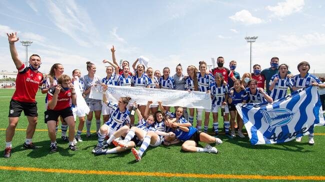 El Alavés celebra su ascenso a Primera