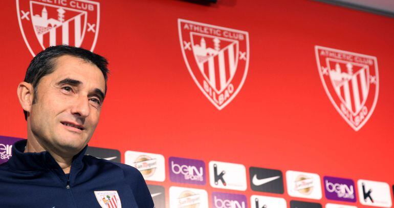 GRA429. LEZAMA (BIZKAIA), 22/09/2015.- El entrenador del Athletic Club, Ernesto Valverde, en rueda de prensa antes del entrenamiento previo al partido de la quinta jornada de Liga que disputarán mañana frente al Real Madrid en el estadio San Mamés. EFE/LUIS TEJIDO.