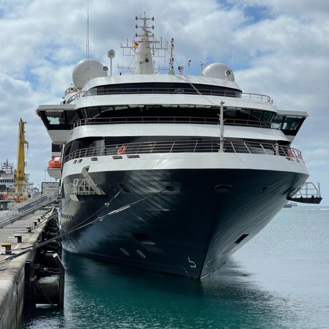 Crucero World Voyager, en su primera visita al Puerto de La Luz de Las Palmas de Gran Canaria.