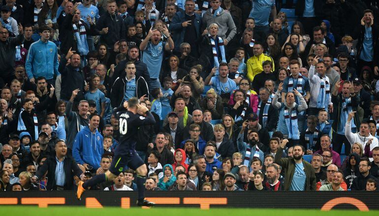 Rooney celebra su gol con el Everton ante sus enemigos más habituales