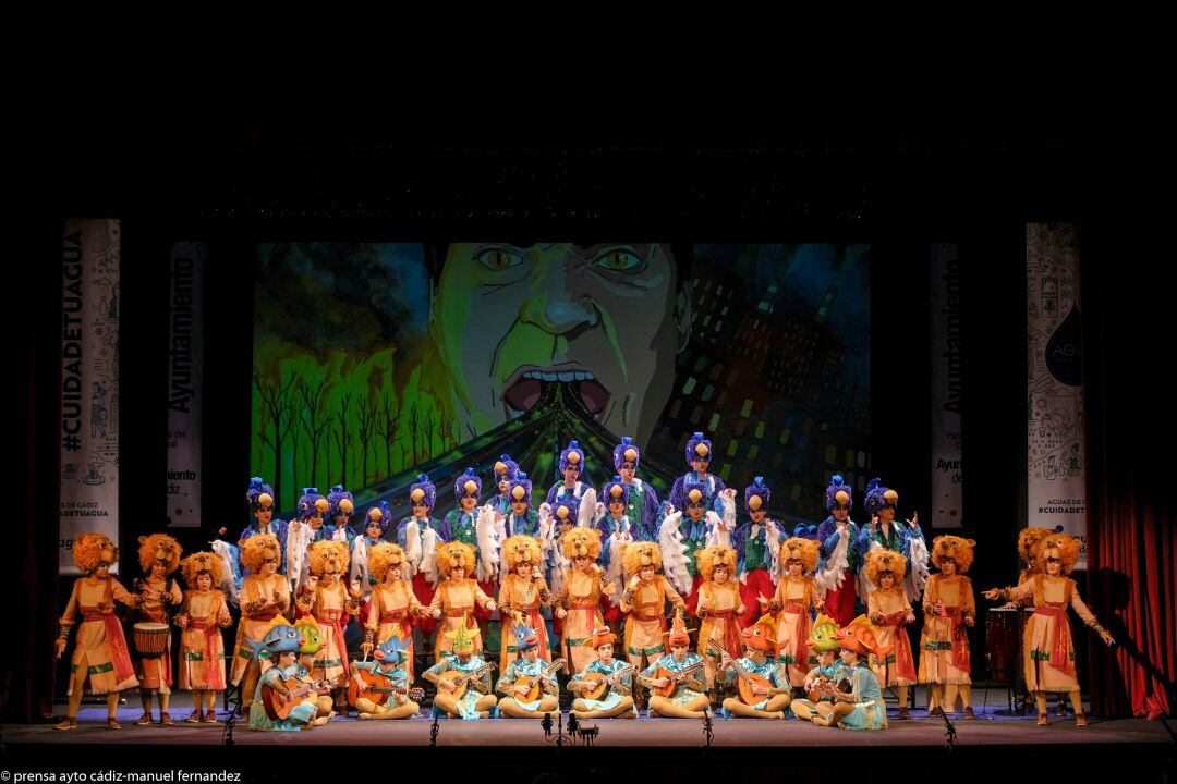 El coro Mundo Animal en su actuación en el Falla