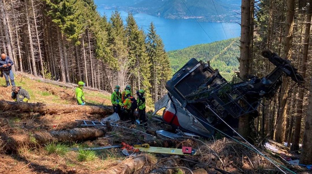 Cabina del teleférico siniestrado que ha dejado al menos 14 muertos en el norte de Italia 