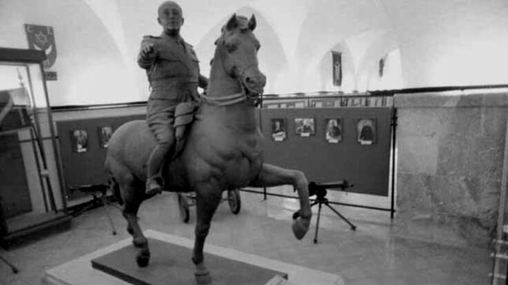 Mesa de España: Franco sale a las calles de Barcelona