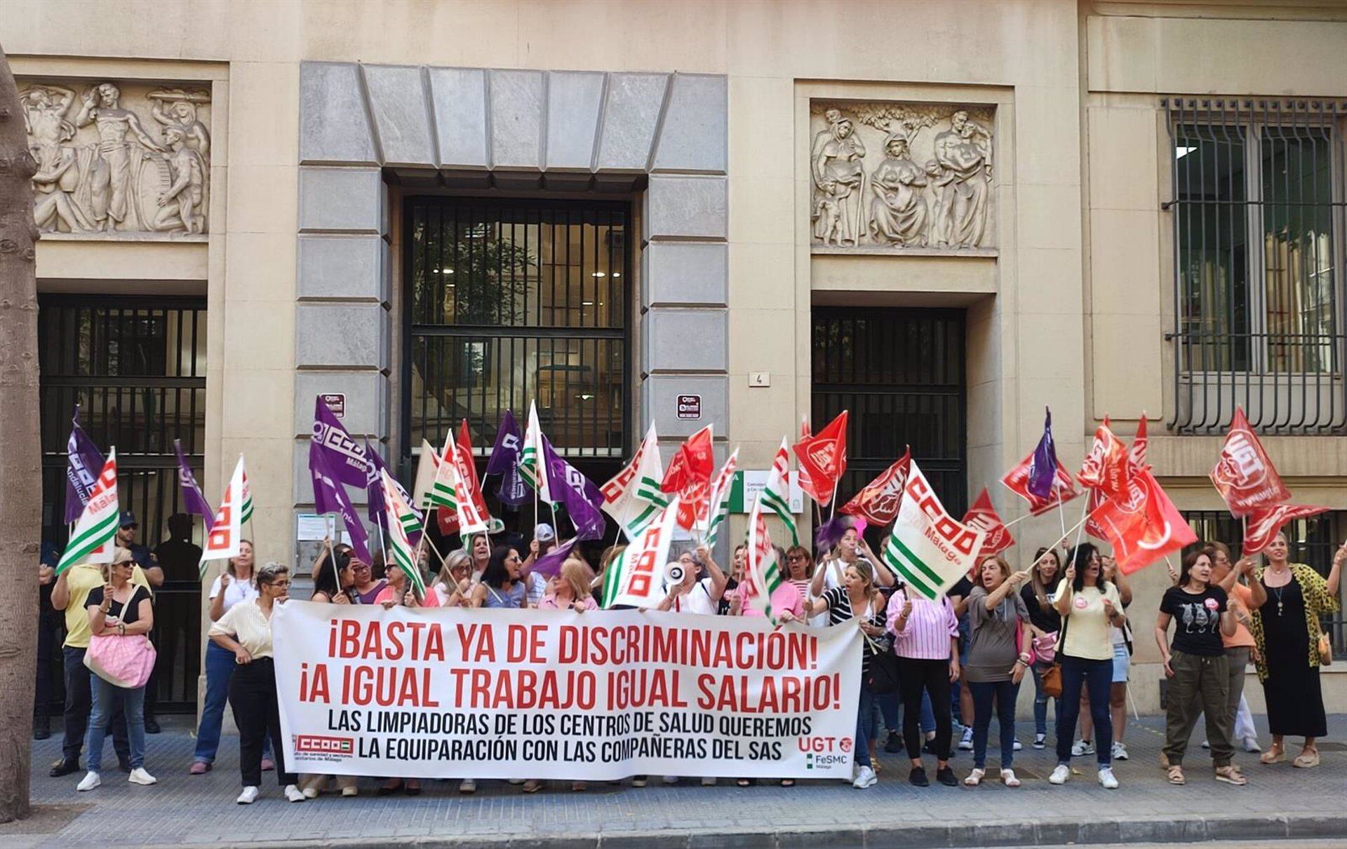 Protesta de trabajadoras de limpieza en centros de salud