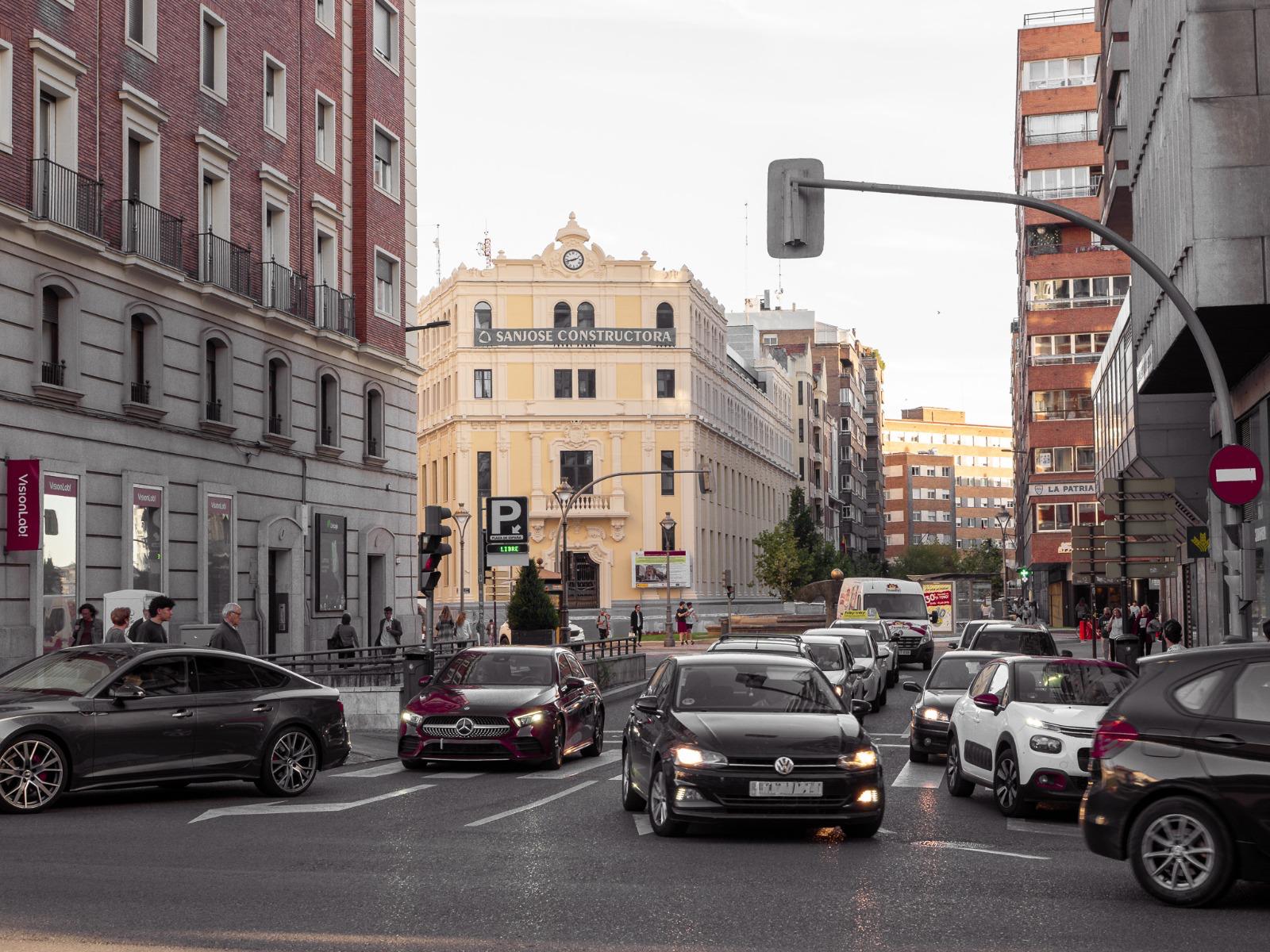 Tráfico en la Plaza de Madrid de Valladolid.- AYUNTAMIENTO DE VALLADOLID