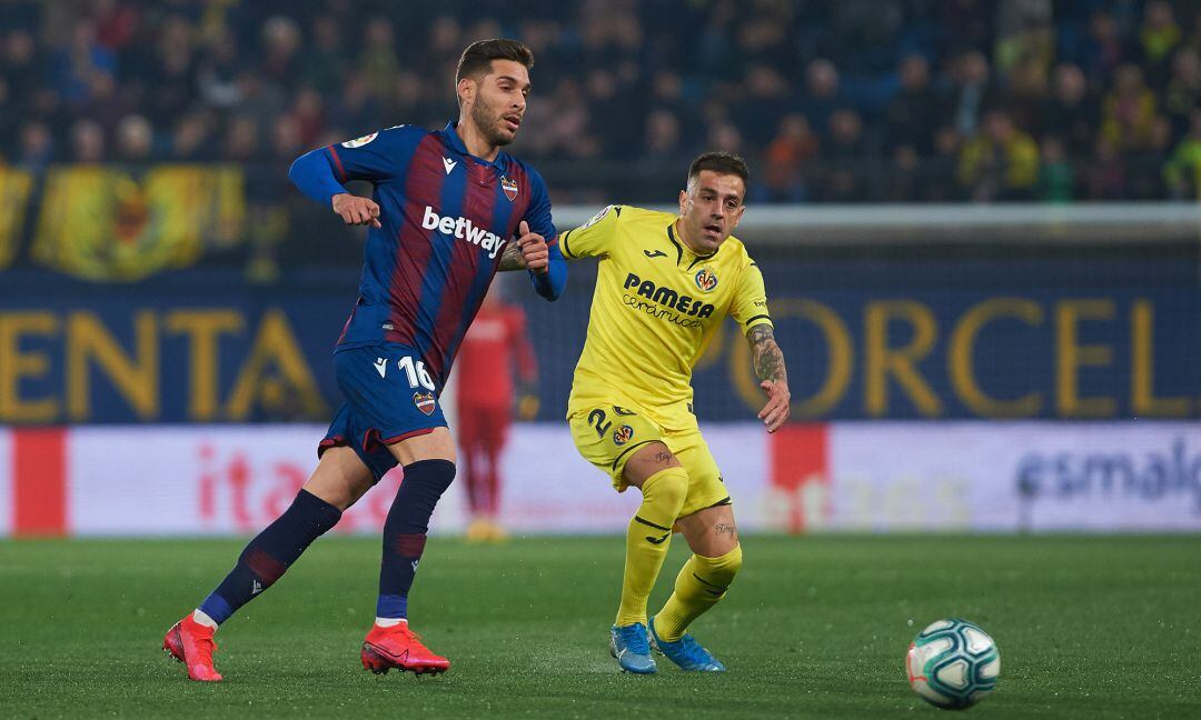 Ruben Pena of Villarreal and Ruben Rochina of Levante during the La Liga Santander match between Villarreal and Levante at Estadio de la Ceramica  
 