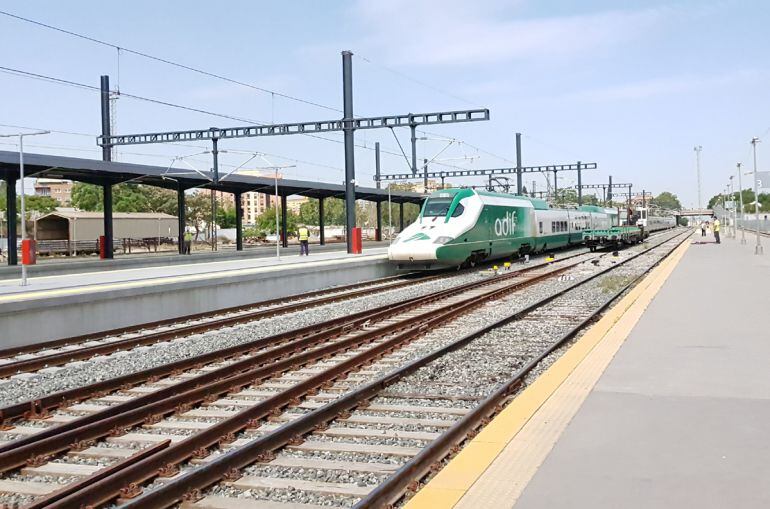 Imagen de archivo de las pruebas del tren laboratorio de alta velocidad de ADIF en la estación de Granada