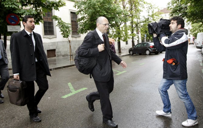 El magistrado Elpidio José Silva acompañado por su abogado, Cándido Conde-Pumpido Varela, a su llegada al Tribunal Superior de Justicia de Madrid