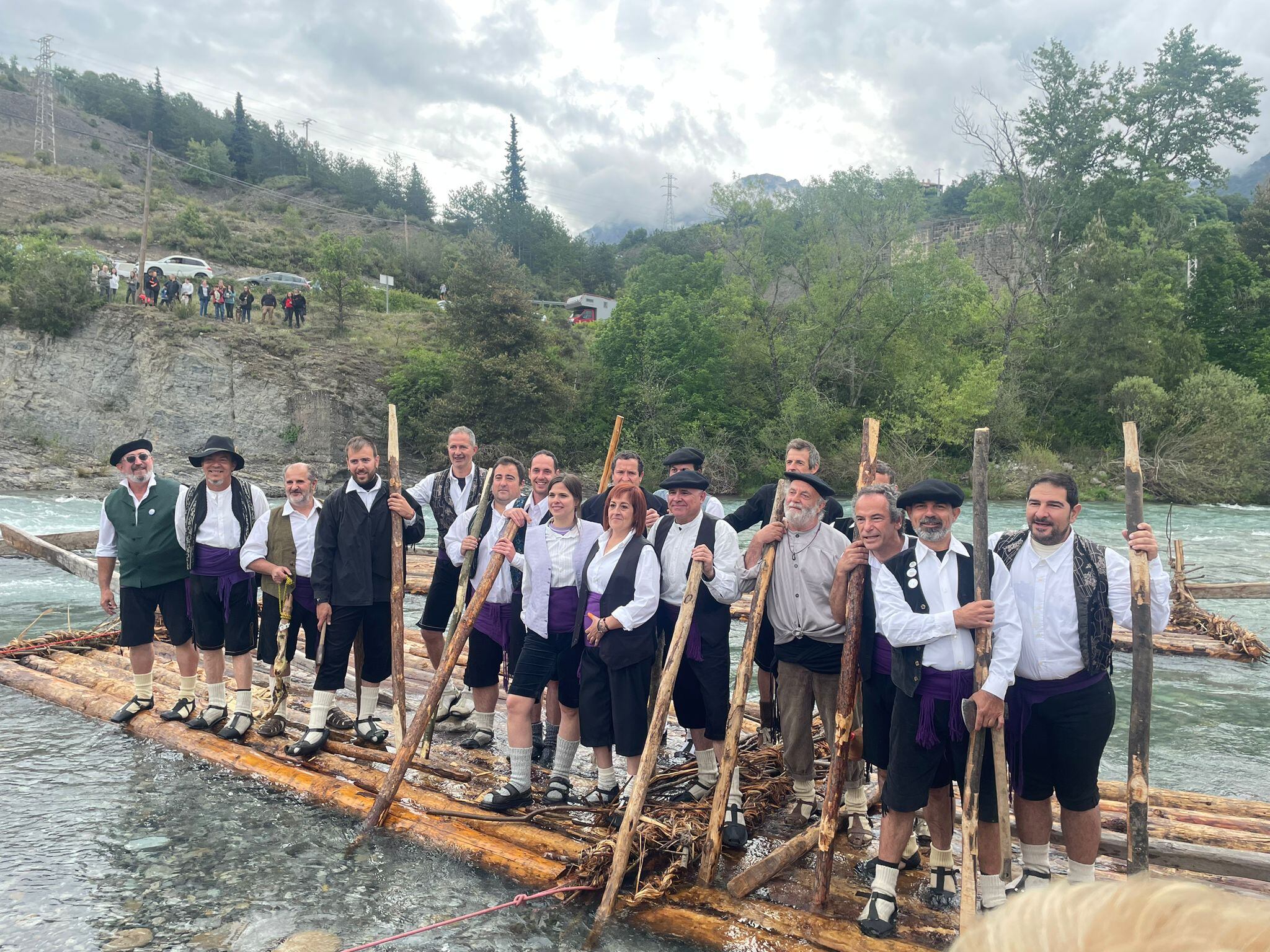 Foto de familia de los nabateros. Foto: Asociación de Nabateros de Sobrarbe