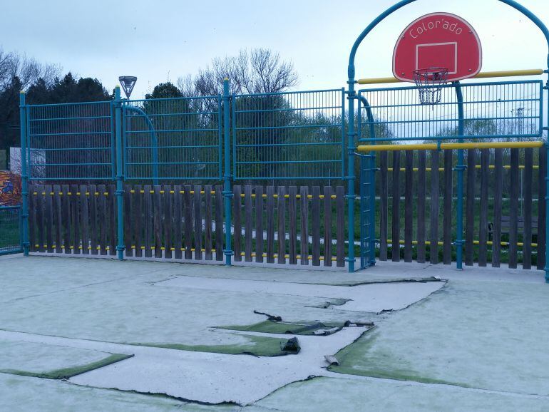 Pistas polideportivas en la ribera del río Adaja