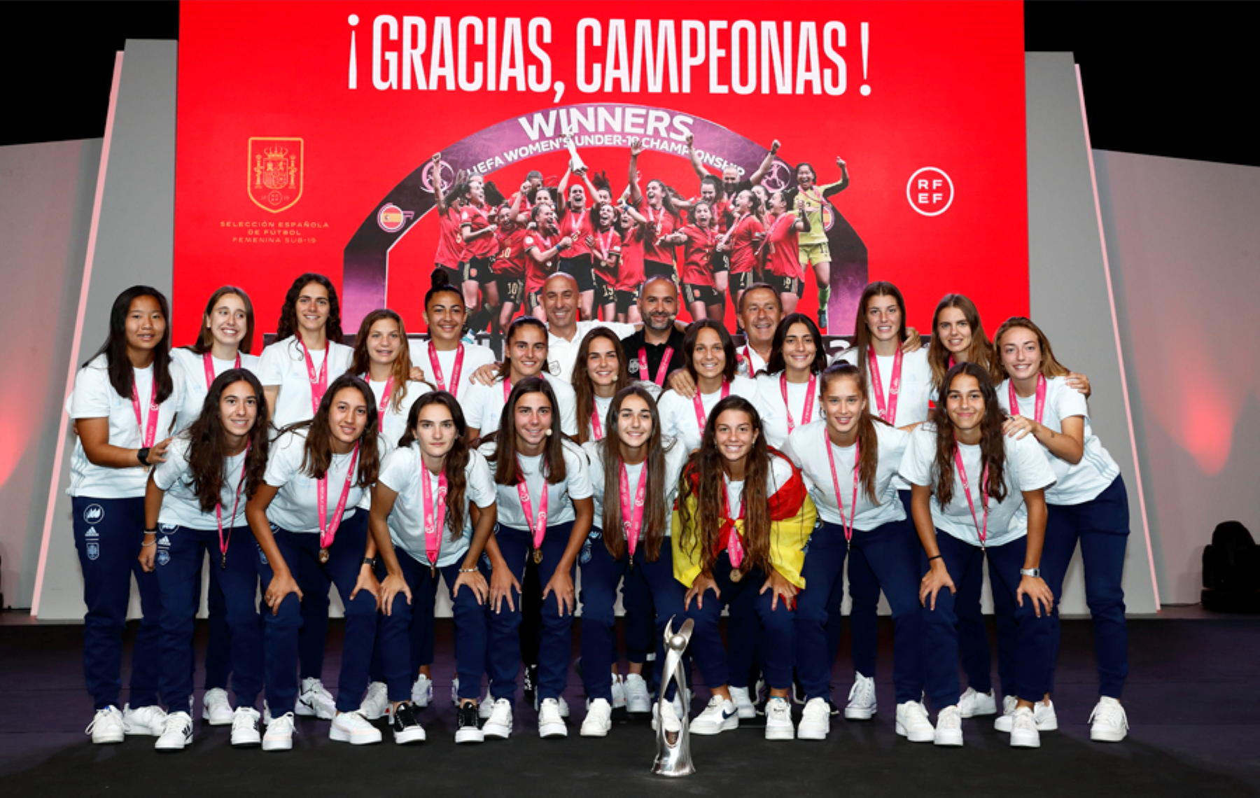 Fiama Benitez junto a sus compañeras de la Selección Española Femenina Sub 19.