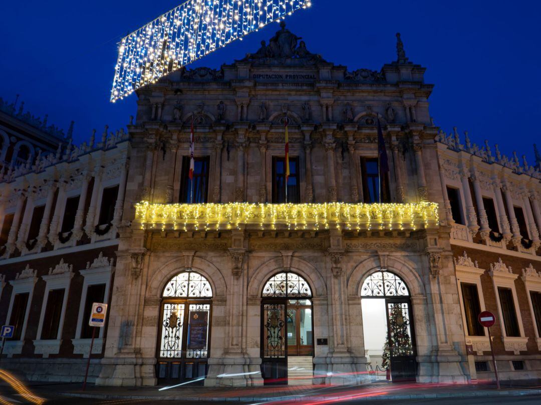 El balcón navideño de la Diputación se abre mañana para acoger villancicos de cinco formaciones musicales