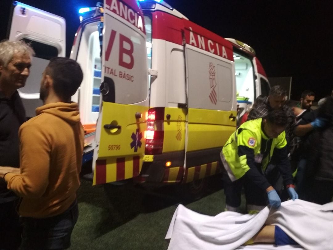 Los dos jugadores del equipo eldense fueron trasladados al hospital en ambulancia