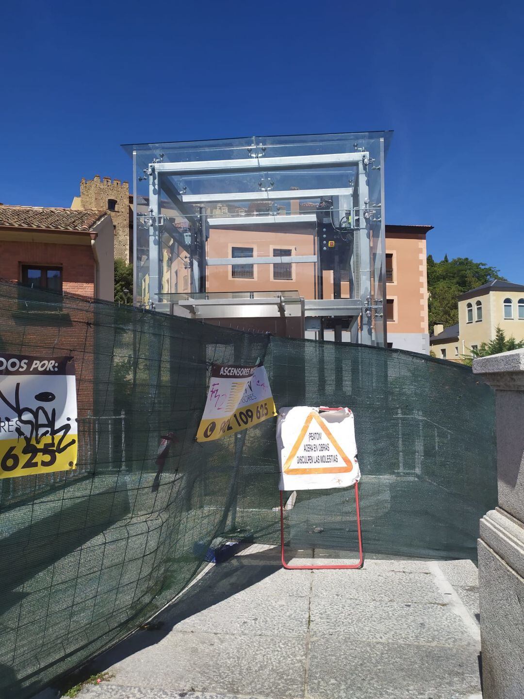 Ascensor de la calle Gascos de Segovia.