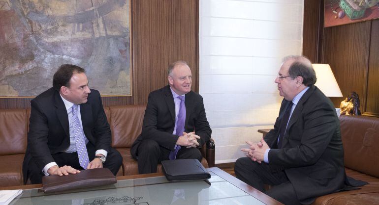 Joan Bombardó, Kevin Lane y Juan Vicente Herrera se han reunido para hablar de la reconstrucción de Ornua