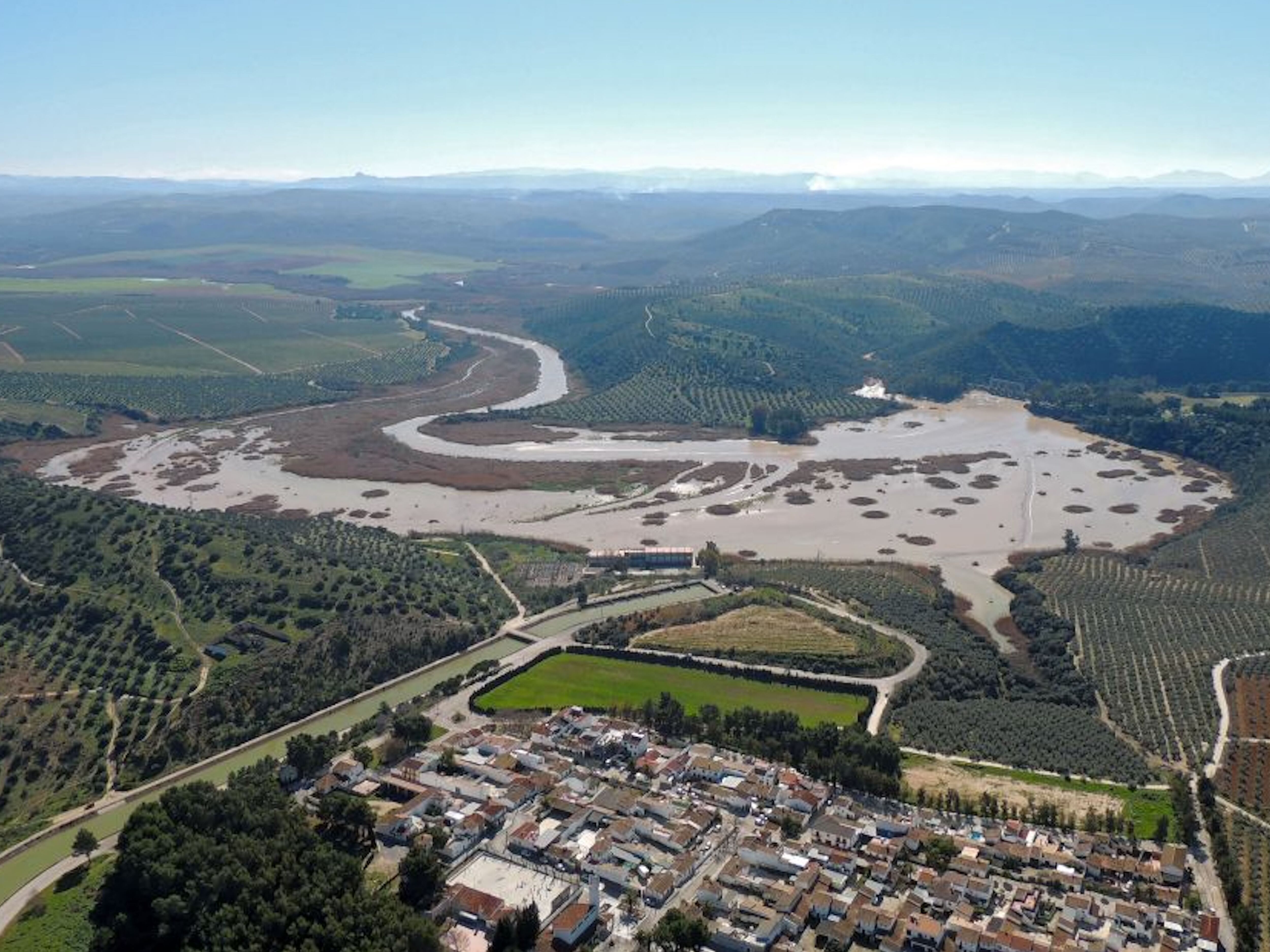 Vista aérea del Paraje Natural Embalse de Cordobilla en Puente Genil, Córdoba