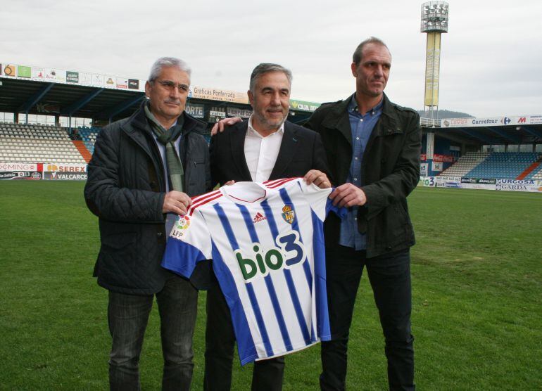 José Fernández Nieto, presidente de la Deportiva , presentó al nuevo cuerpo técnico compuesto por Fabri González y Dani Mayo