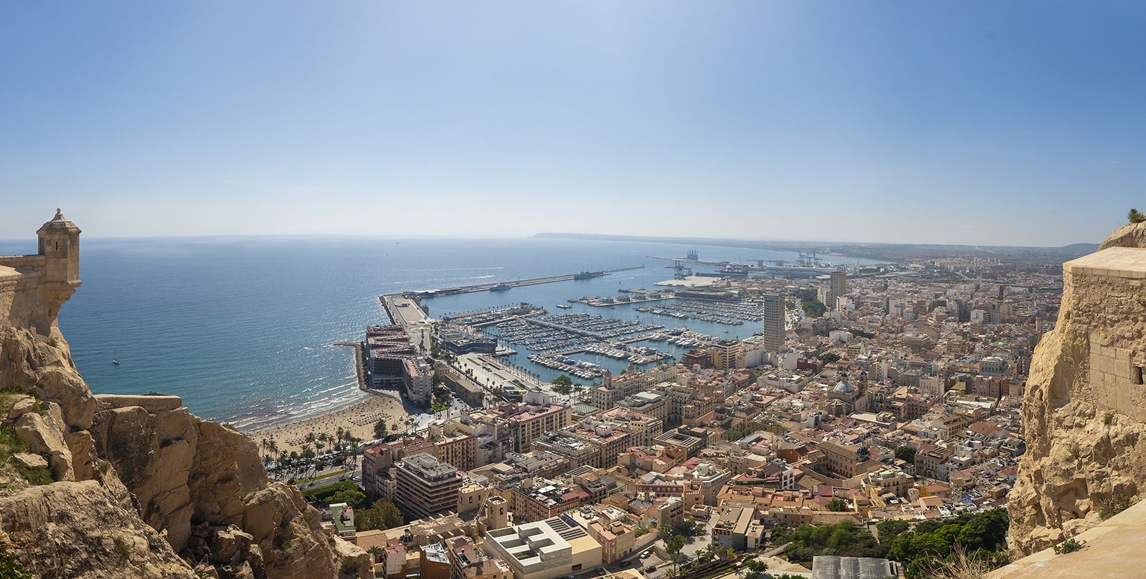 Panorámica de la ciudad de Alicante tomada desde el Castillo de Santa Bárbara