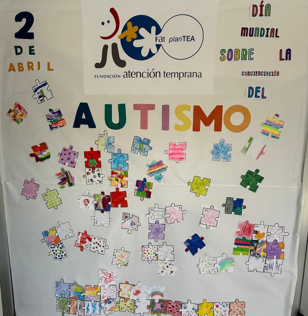 Mural de niños y niñas con TEA en el centro de Ejea de Fundación Atención Temprana