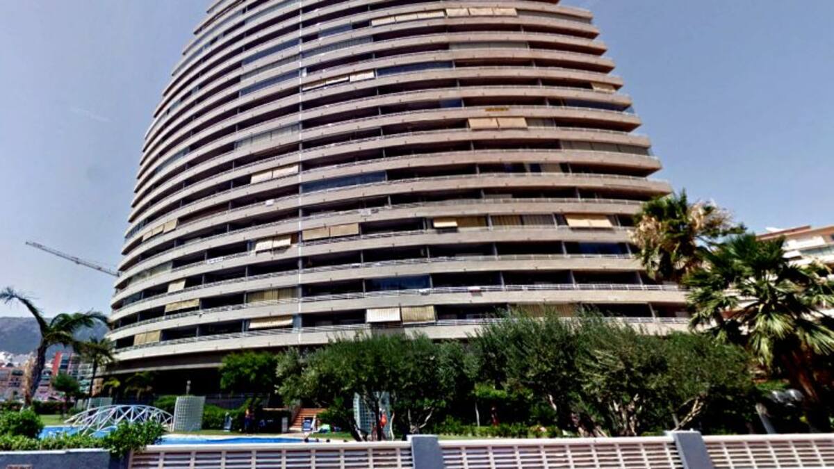 Hallan una mujer muerta en un noveno piso de Calp del que se tiró su marido