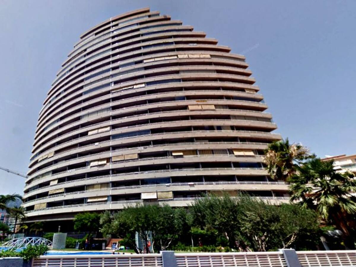 Hallan una mujer muerta en un noveno piso de Calp del que se tiró su marido