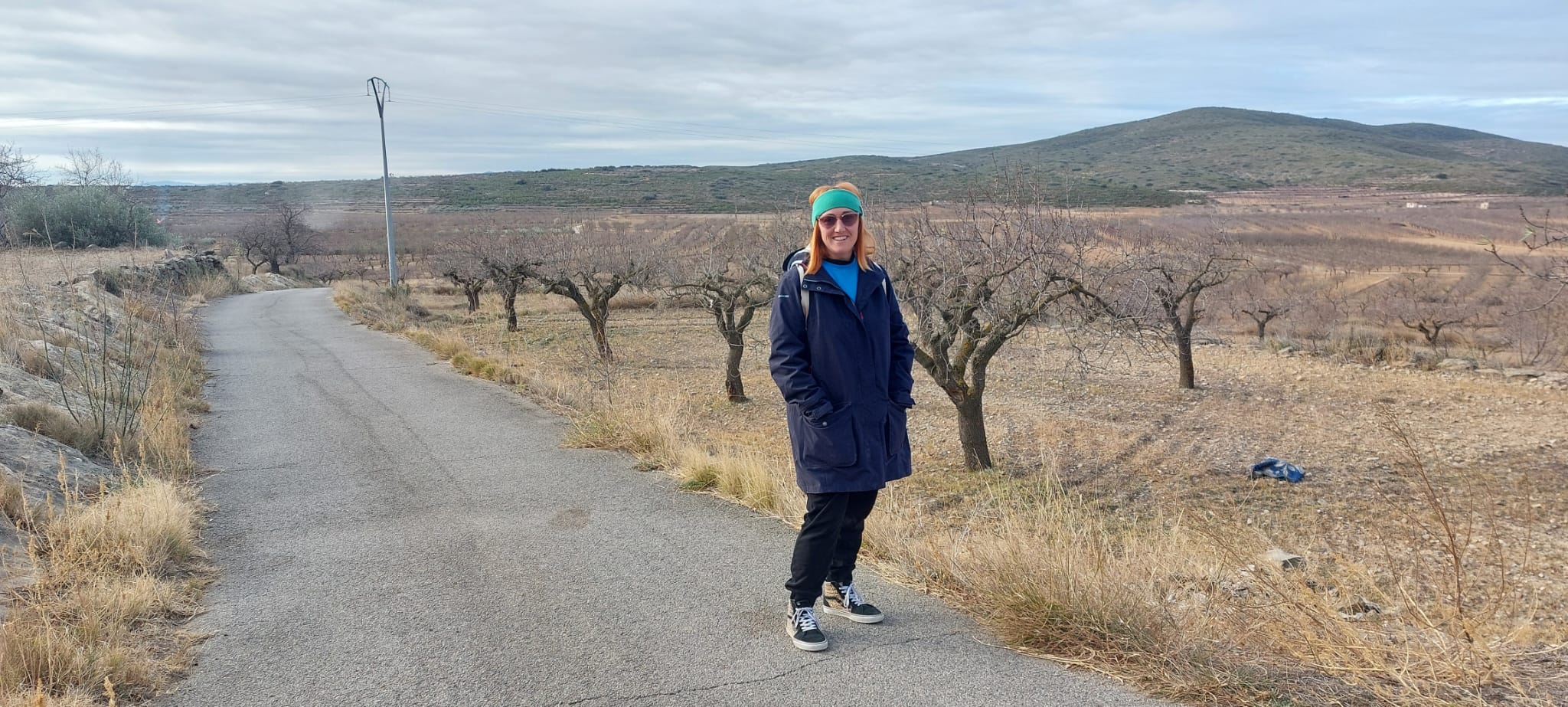 Ampi Martínez, cerca de sus campos de almendros en Alcublas