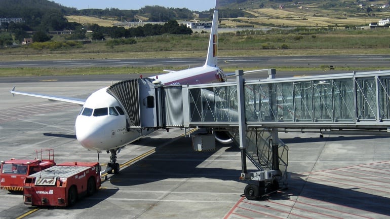 Avión de Iberia en la plataforma del Aeropuerto de Tenerife Norte