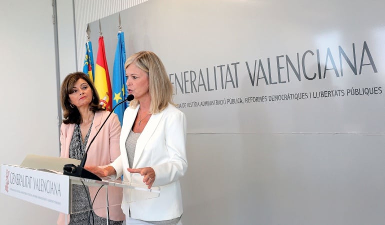 La consellera de Justicia, Gabriela Bravo y la secretaria de Estado de Seguridad, Ana Botella, durante la rueda de prensa que han ofrecido tras su reunión este mediodía en Valencia