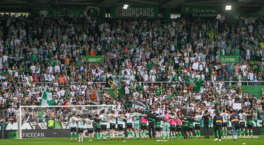 El Racing, festejando la victoria ante el Huesca.